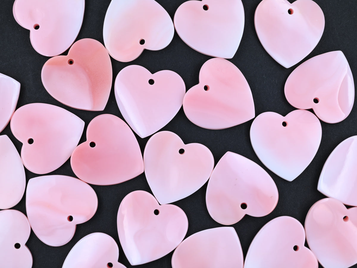 Queen conch heart pendant ,25mm pink queen shell heart charms ,pink Mop