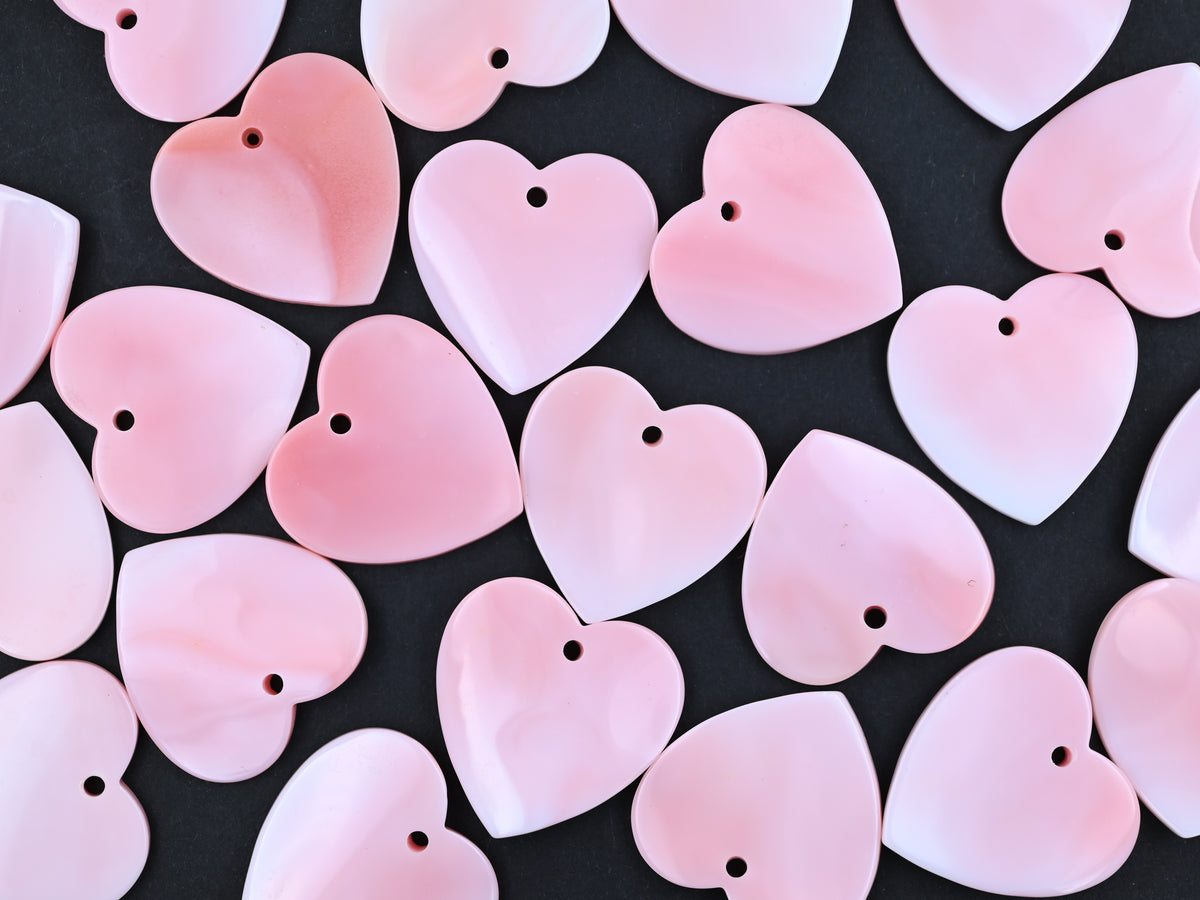 Queen conch heart pendant ,25mm pink queen shell heart charms ,pink Mop