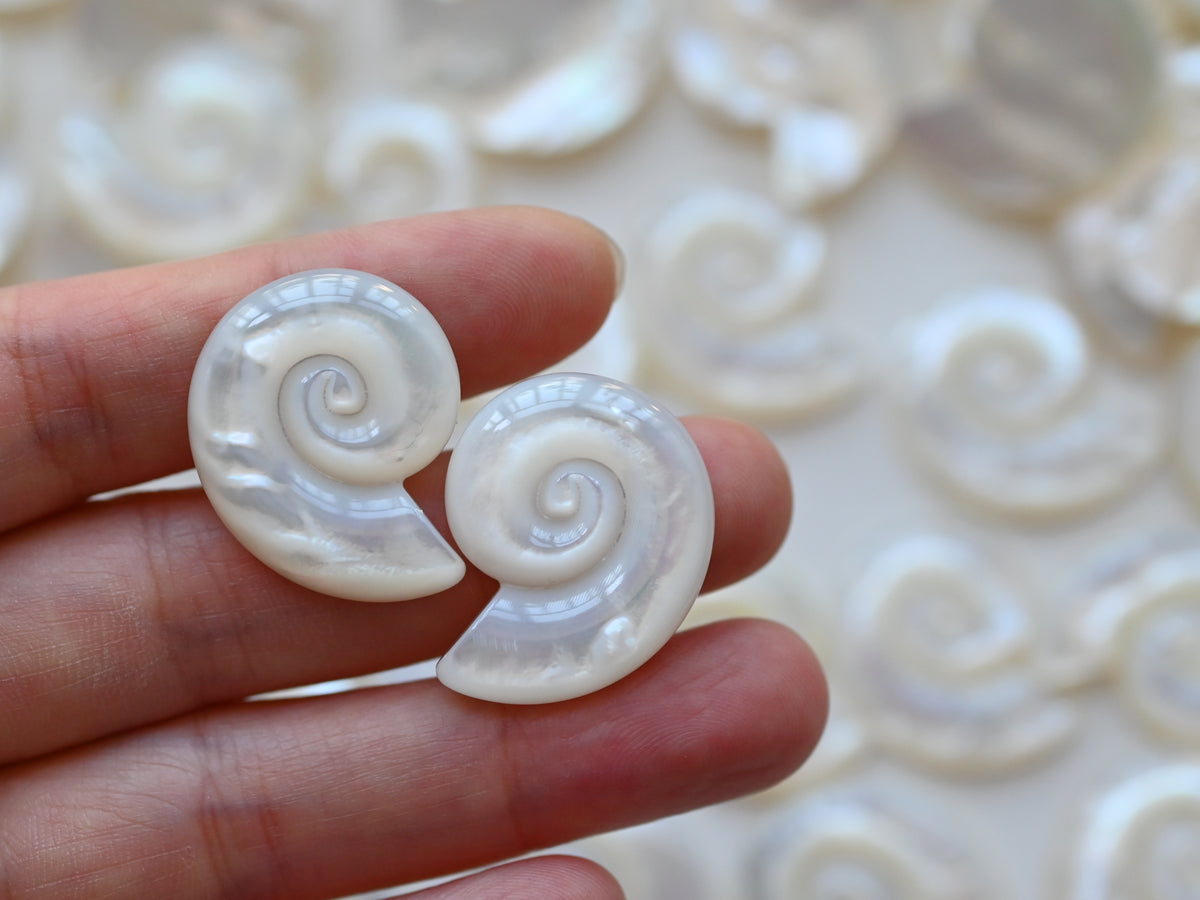 Nature white shell conch shape cab ,MOP shell charms